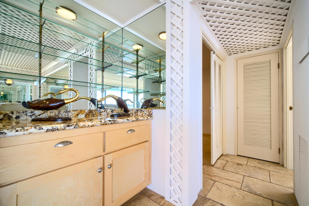 1750 E Ocean Boulevard 913