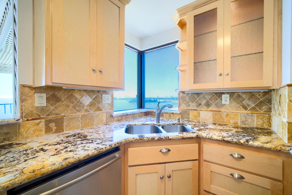 1750 E Ocean Boulevard 913