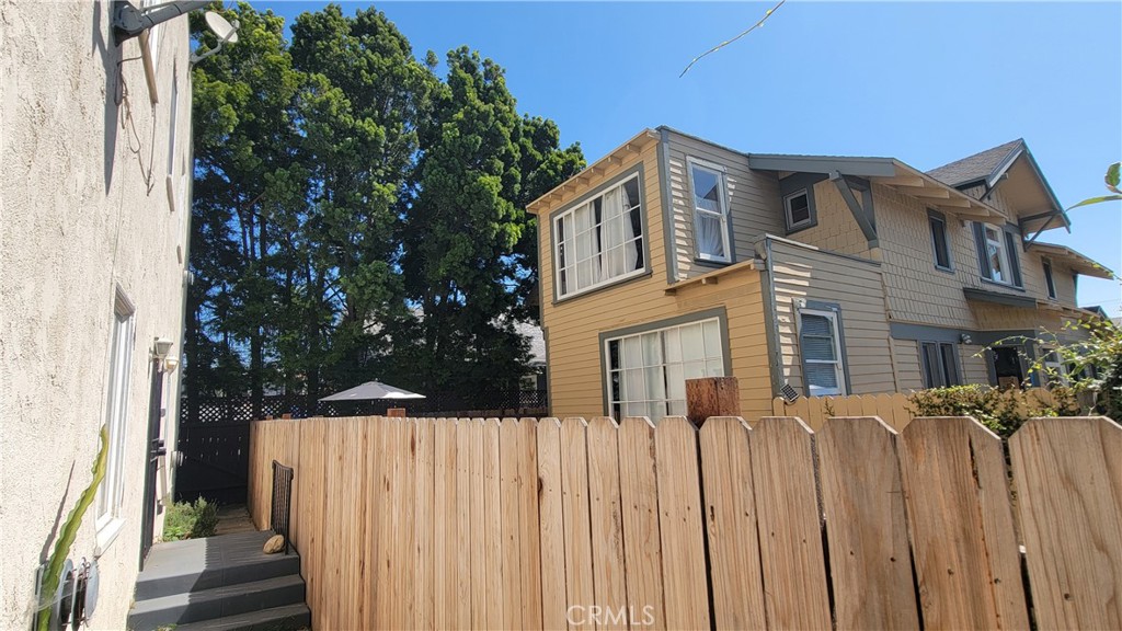 833 Cedar Avenue