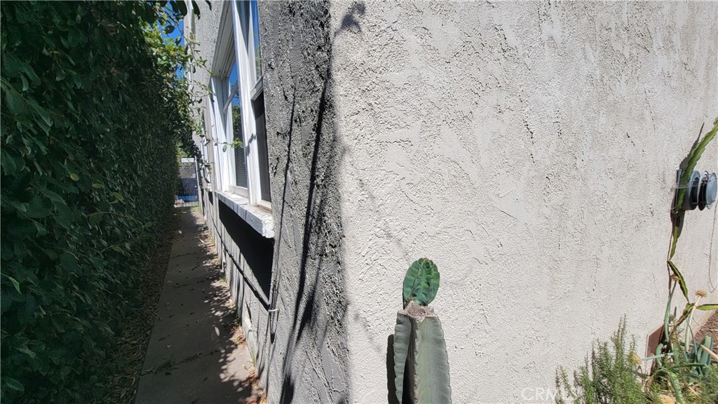 833 Cedar Avenue