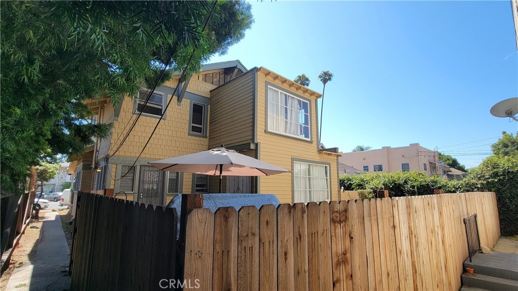 833 Cedar Avenue