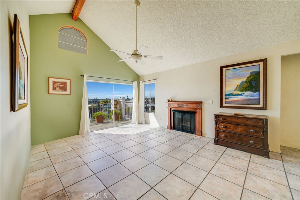 1100 Newport Avenue 402