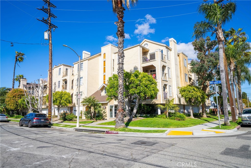 1100 Newport Avenue 402