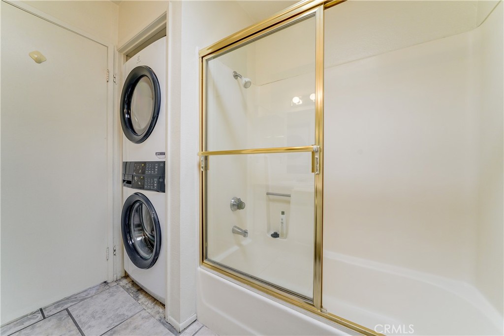 1100 Newport Avenue 402