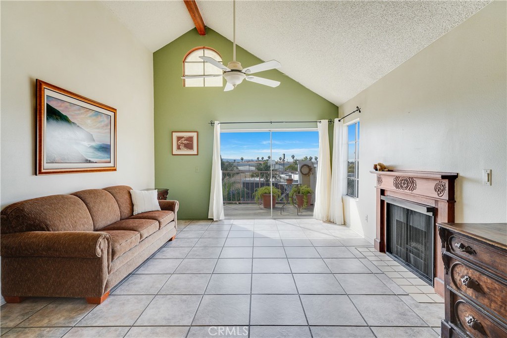 1100 Newport Avenue 402