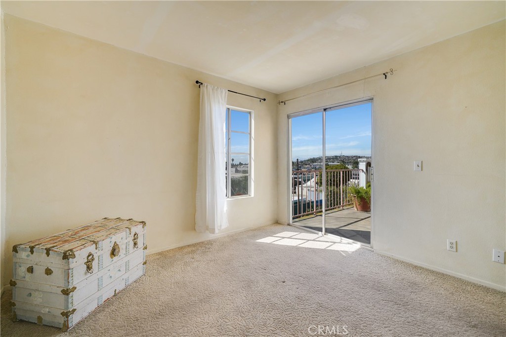 1100 Newport Avenue 402