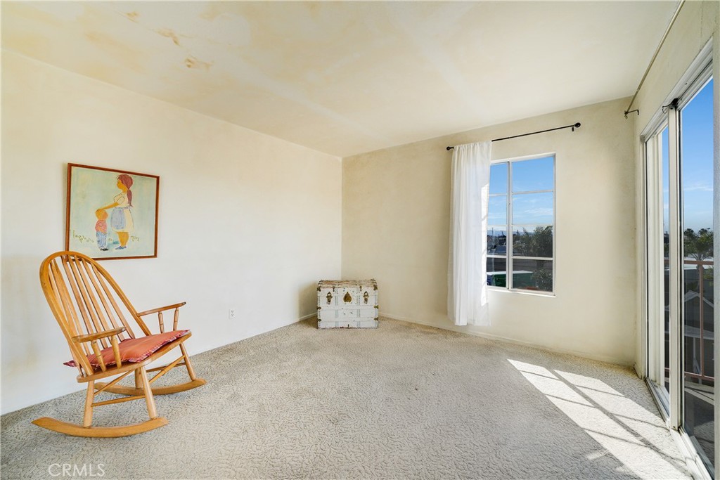 1100 Newport Avenue 402