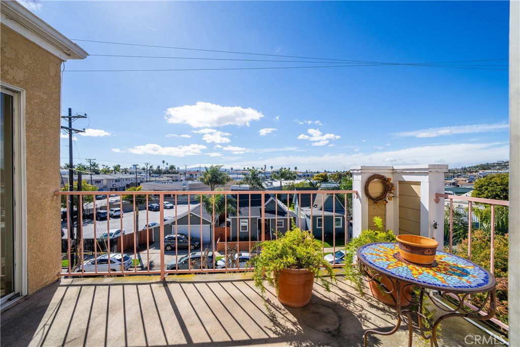 1100 Newport Avenue 402