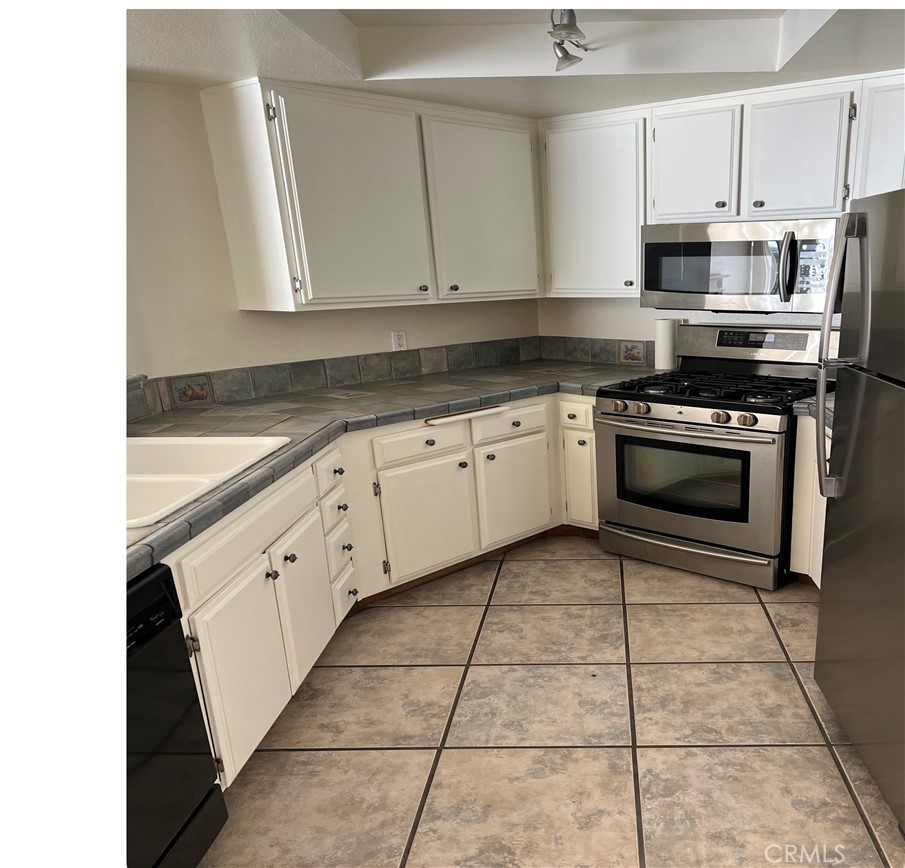 1100 Newport Avenue 402