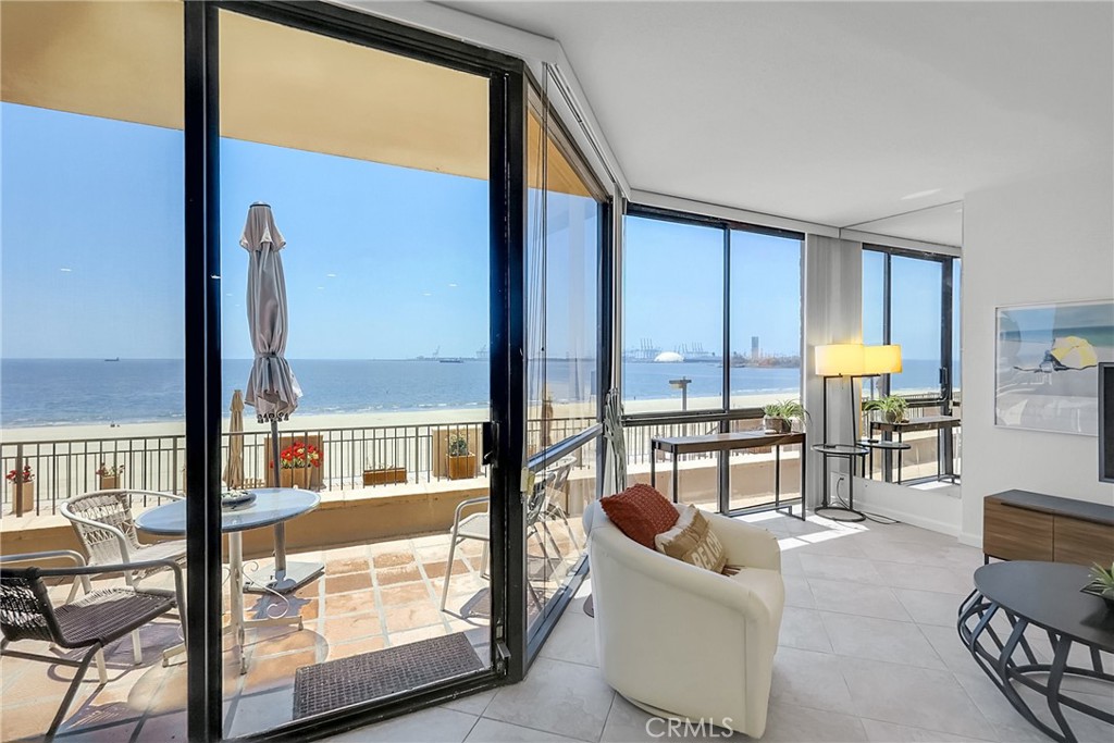 1750 E Ocean Boulevard 11