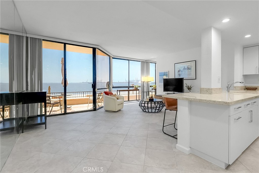 1750 E Ocean Boulevard 11