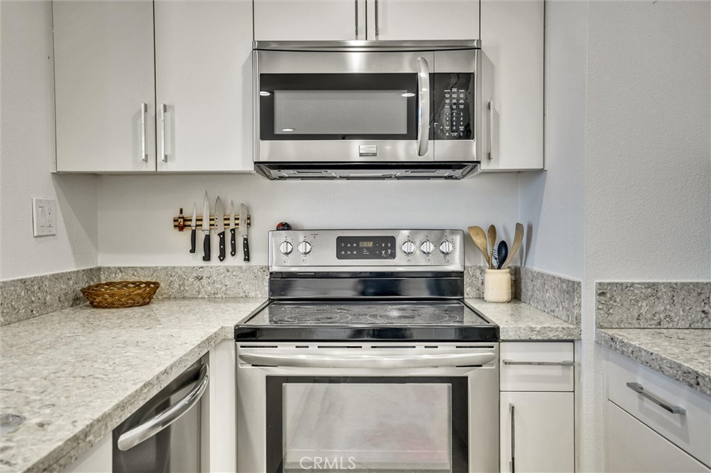 1750 E Ocean Boulevard 11