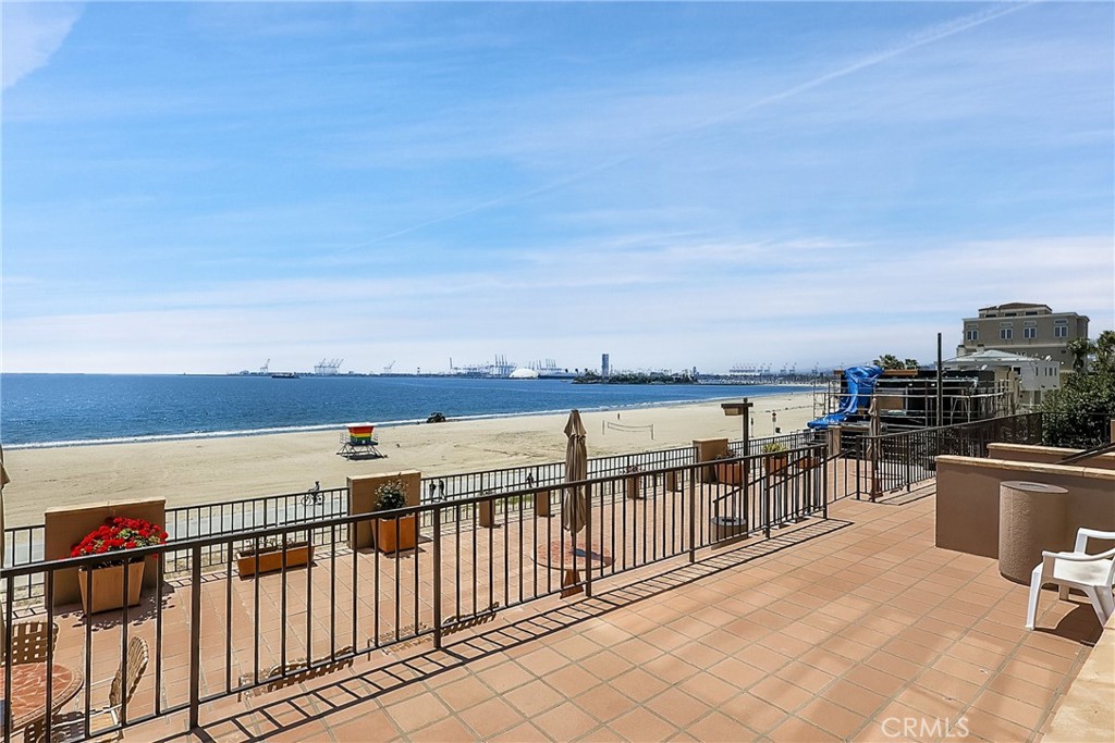 1750 E Ocean Boulevard 11