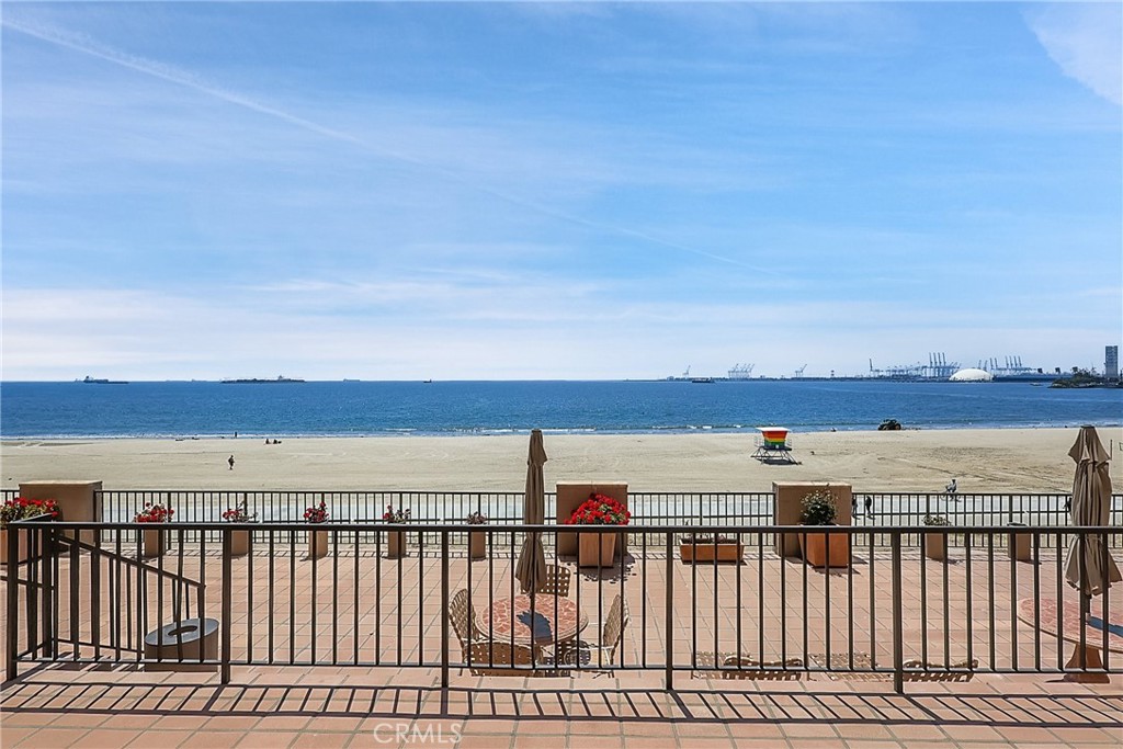 1750 E Ocean Boulevard 11