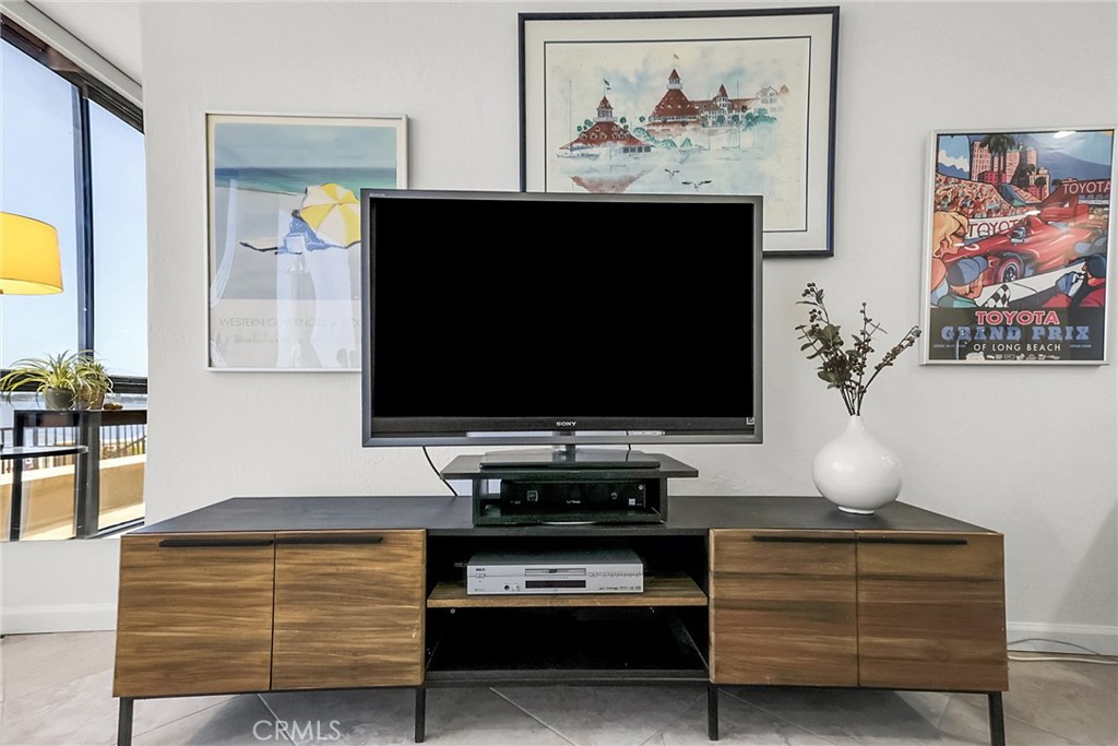 1750 E Ocean Boulevard 11