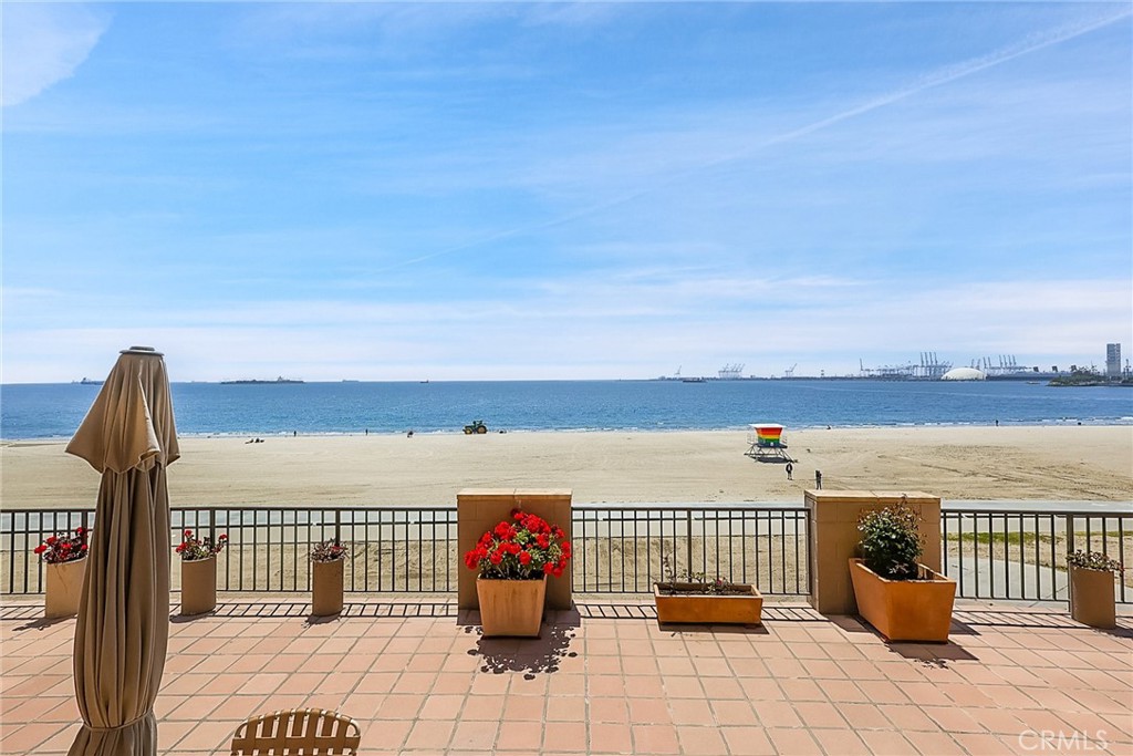 1750 E Ocean Boulevard 11