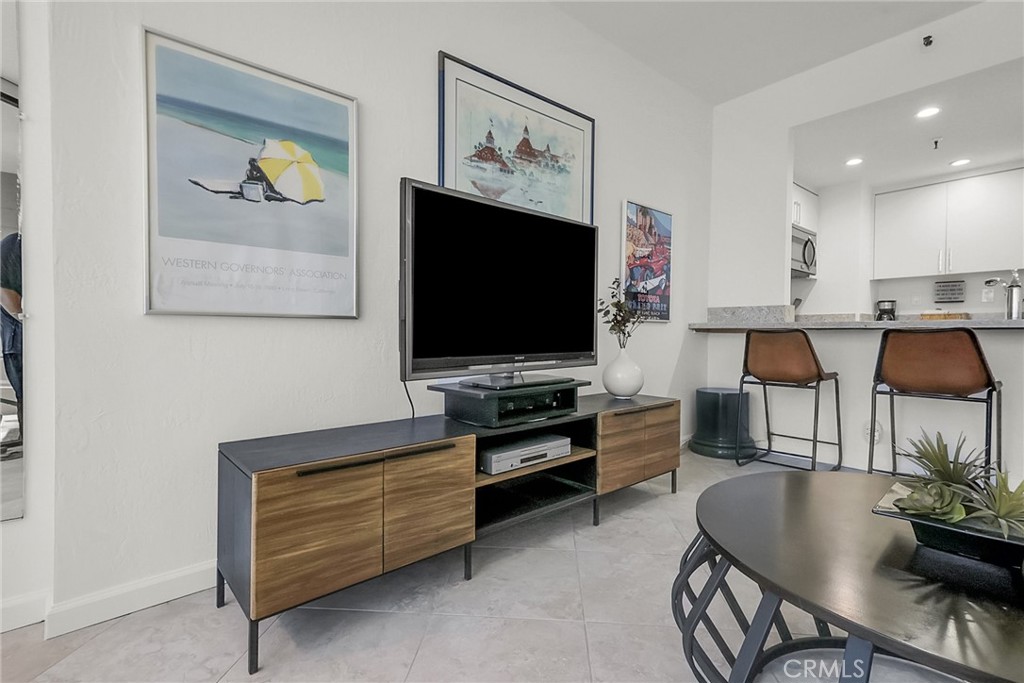 1750 E Ocean Boulevard 11