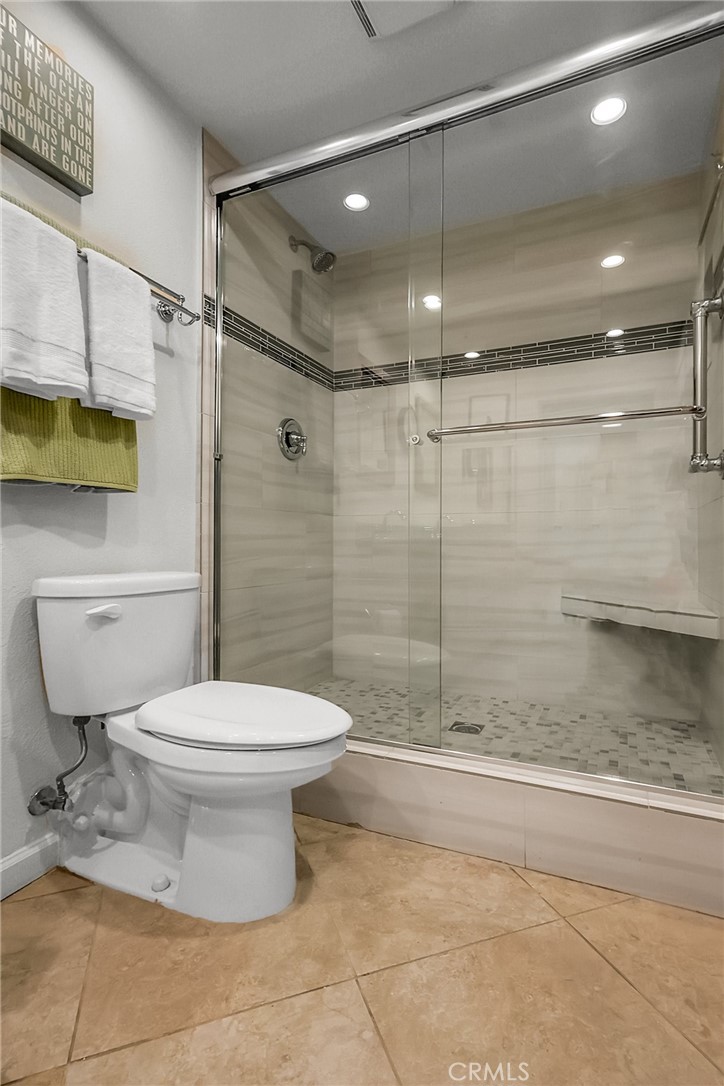 1750 E Ocean Boulevard 11