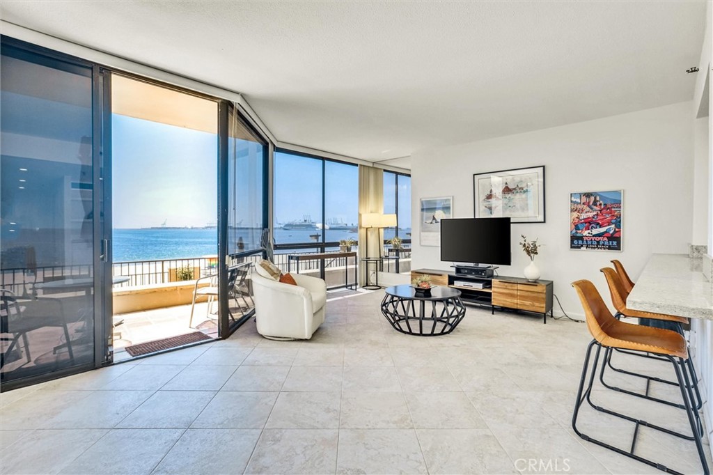 1750 E Ocean Boulevard 11