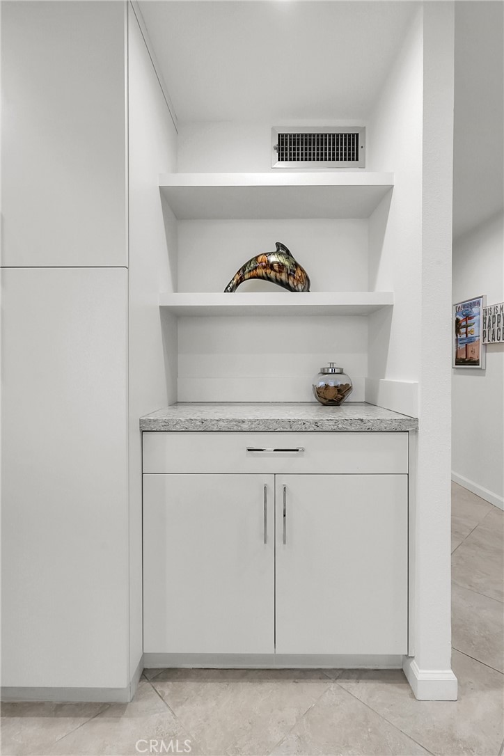 1750 E Ocean Boulevard 11