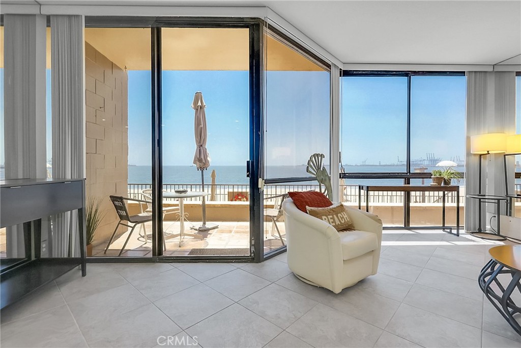 1750 E Ocean Boulevard 11