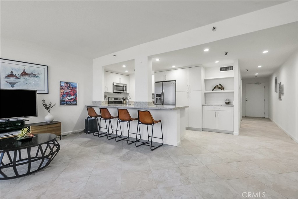 1750 E Ocean Boulevard 11