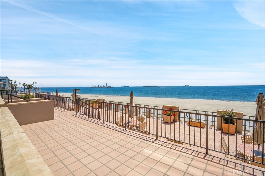 1750 E Ocean Boulevard 11