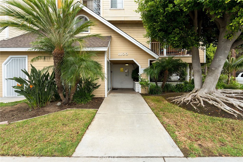 1100 Newport Avenue 206