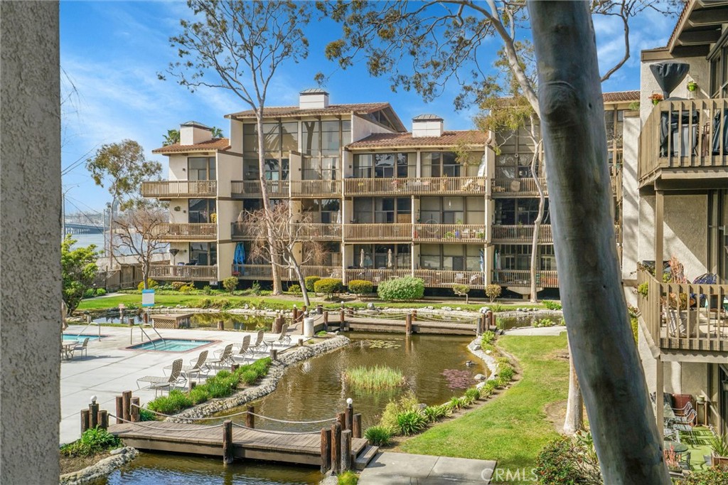 7231 Marina Pacifica Drive S