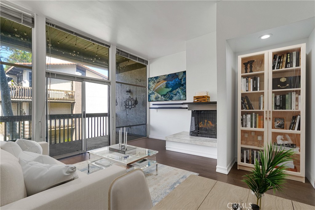 7231 Marina Pacifica Drive S