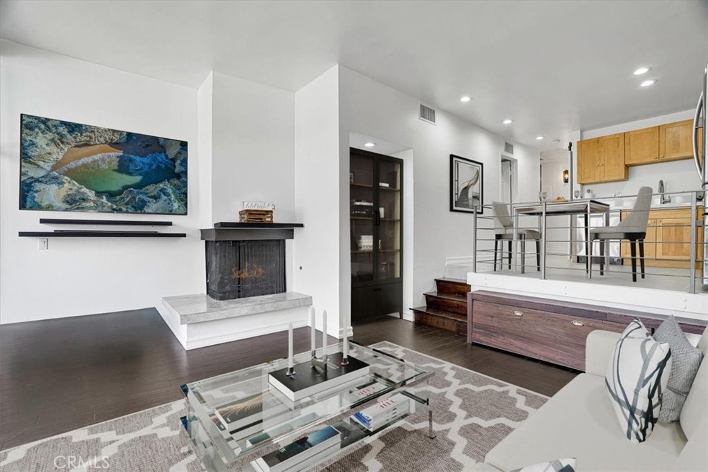 7231 Marina Pacifica Drive S