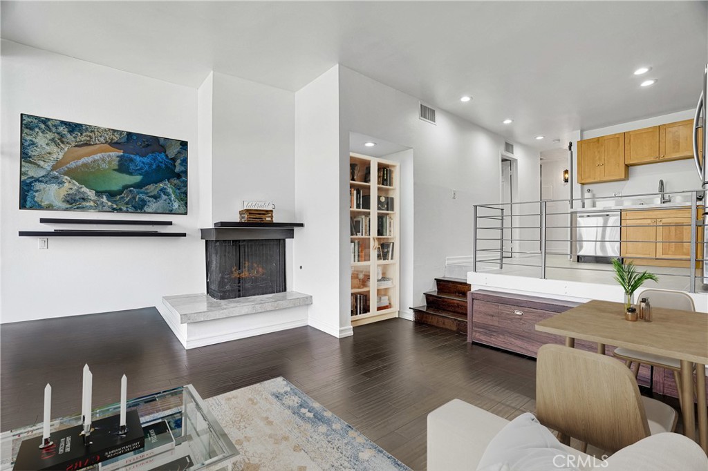 7231 Marina Pacifica Drive S