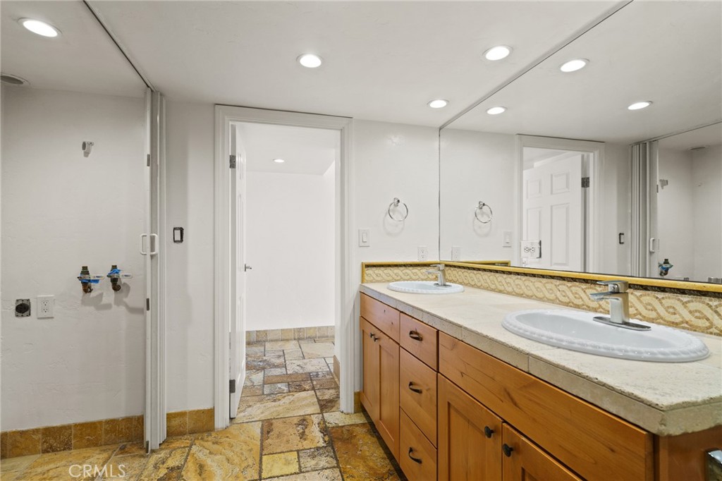 1750 E Ocean Boulevard 511