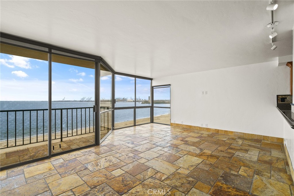 1750 E Ocean Boulevard 511