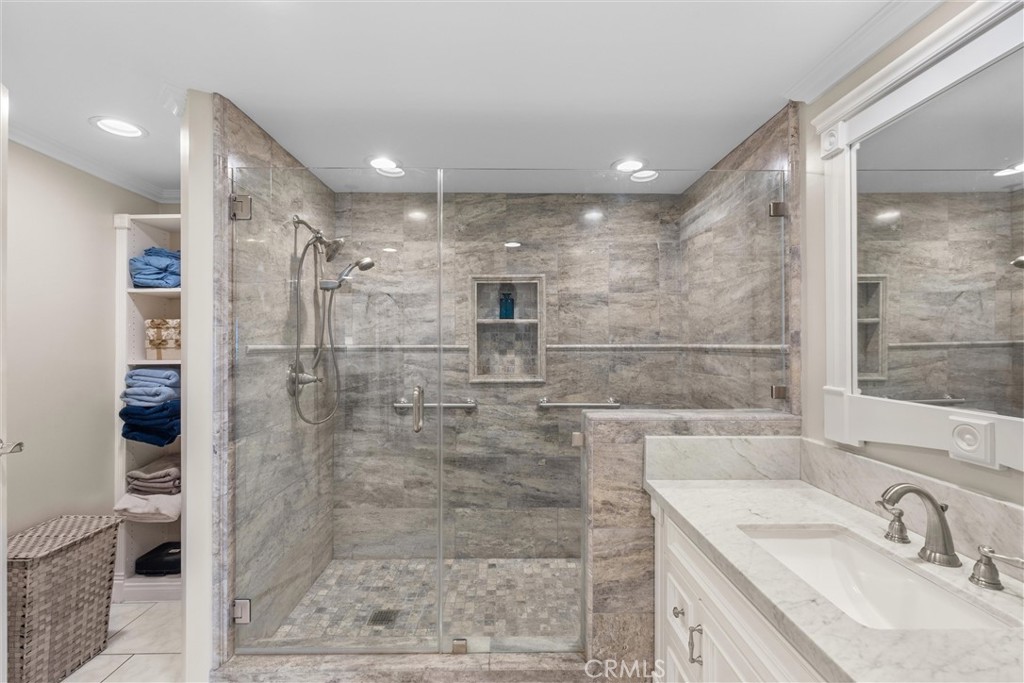 525 E Seaside Way 905