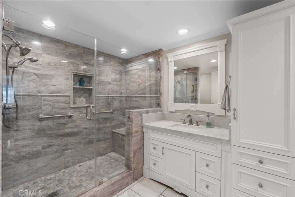 525 E Seaside Way 905