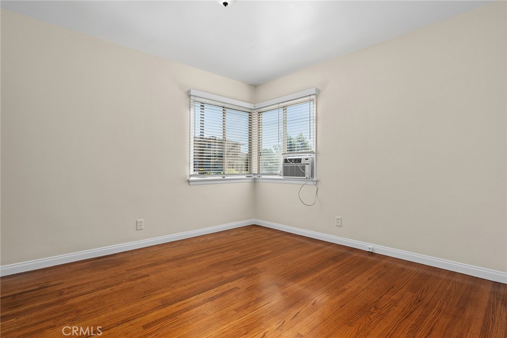 11437 Norlain Avenue