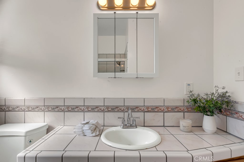 11437 Norlain Avenue