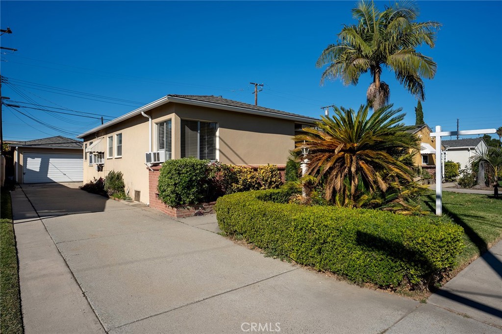 11437 Norlain Avenue