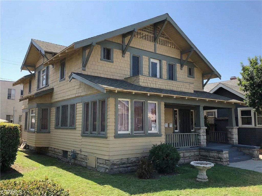 833 Cedar