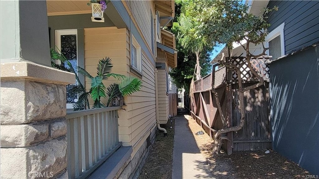 833 Cedar