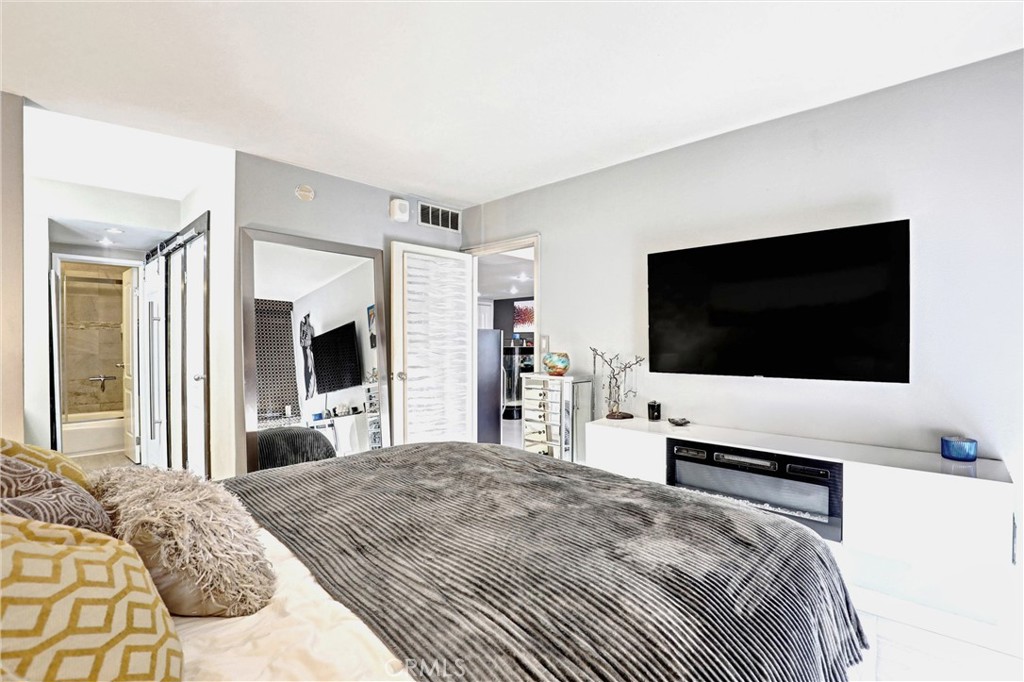 1750 E Ocean 101