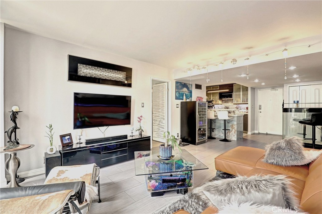 1750 E Ocean 101