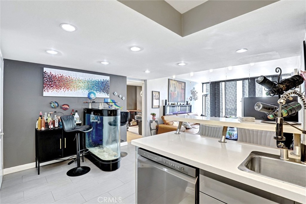 1750 E Ocean 101