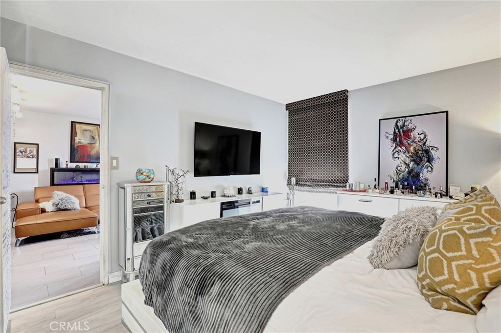 1750 E Ocean 101