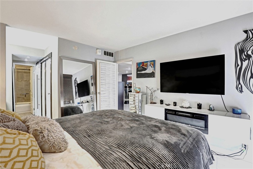 1750 E Ocean 101