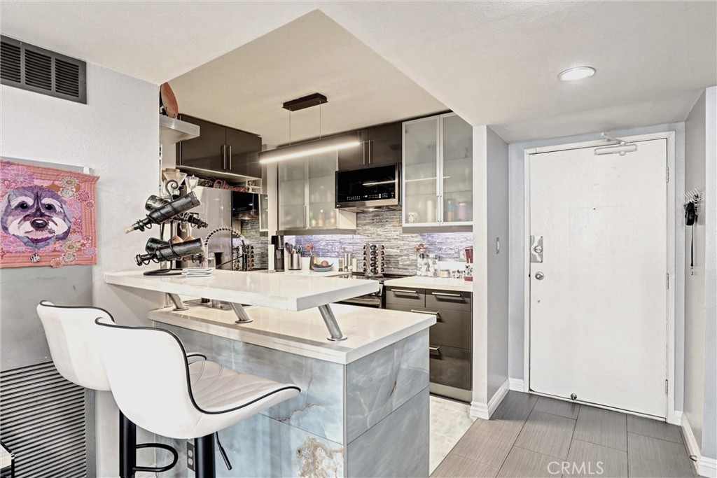 1750 E Ocean 101