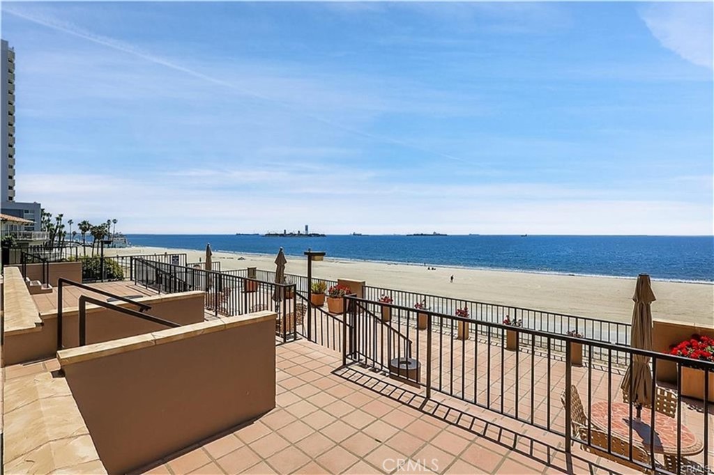 1750 E Ocean 101