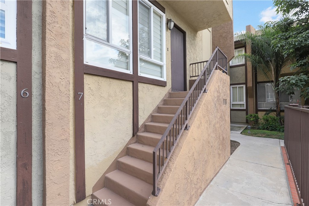 2254 Gaviota Avenue 7