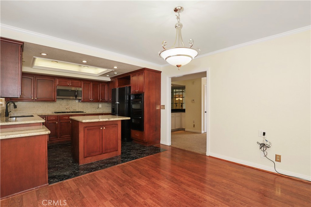 2254 Gaviota Avenue 7